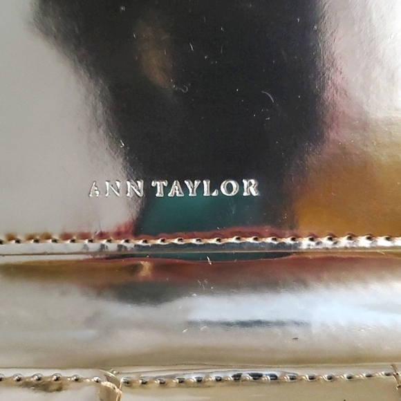 Ann Taylor Organizing Wallet on Chain - Picture 5 of 14